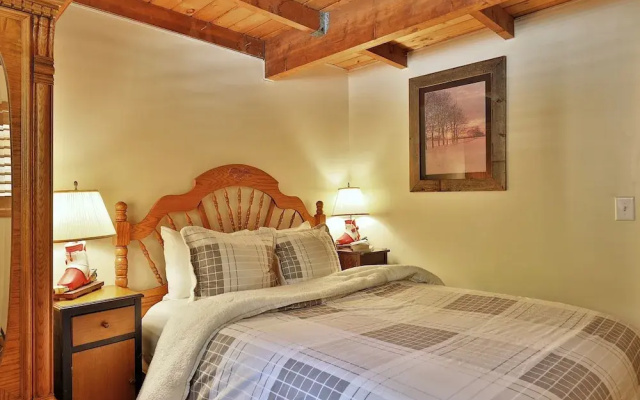 photo 3 of Tanglewood Chalet: 4 Br/4 Ba Family Home In Killington, Perfect For Groups 4 Bedroom Home