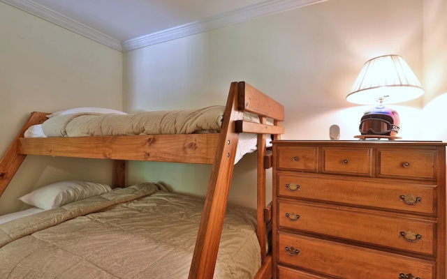 photo 4 of Tanglewood Chalet: 4 Br/4 Ba Family Home In Killington, Perfect For Groups 4 Bedroom Home