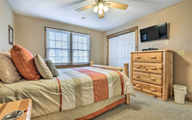 photo 4 of Tannersville Cozy Home w/ Deck, 1 Mi to Camelback!