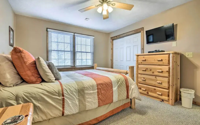photo 5 of Tannersville Cozy Home w/ Deck, 1 Mi to Camelback!