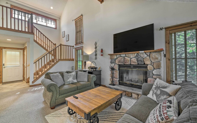 photo 2 of Tannersville Townhome, Near Camelback Mtn!
