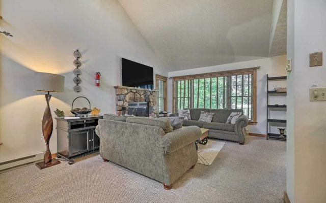 photo 3 of Tannersville Townhome, Near Camelback Mtn!