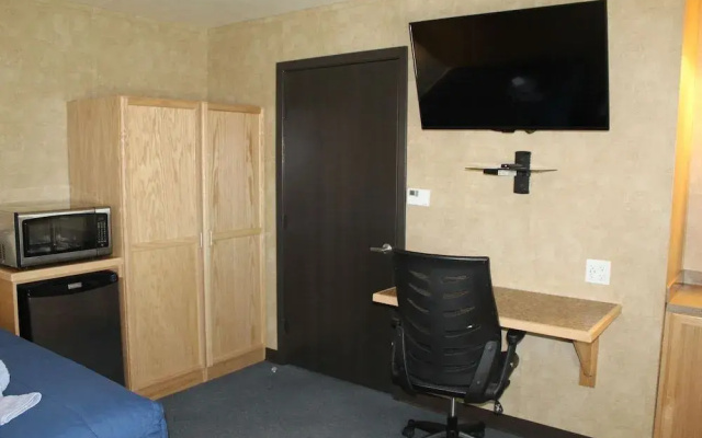 photo 4 of Target Hospitality-Seven Rivers Lodge Carlsbad
