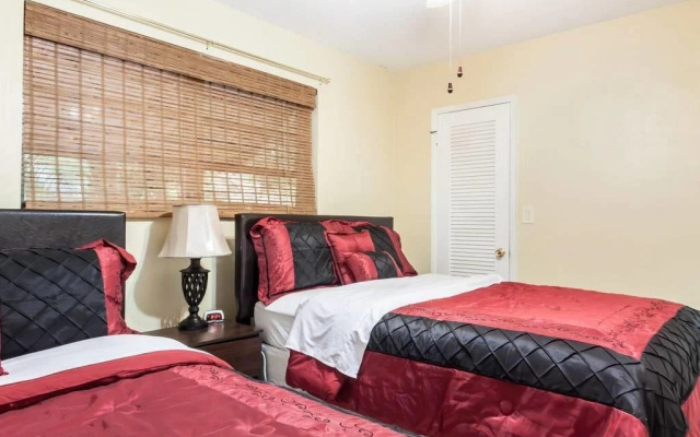 photo 4 of Tata's Hollywood Vacation Home