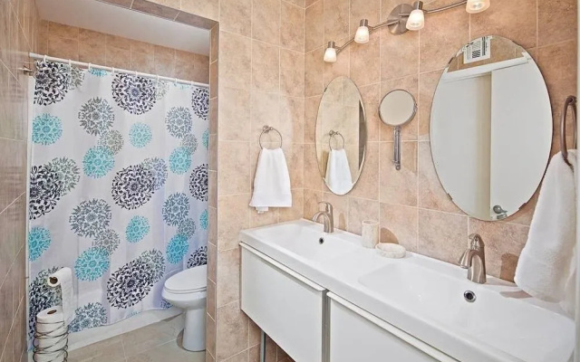 photo 5 of Tempe Escape · Prime Location, Sparkling Pool, Bbq, Tennis Court