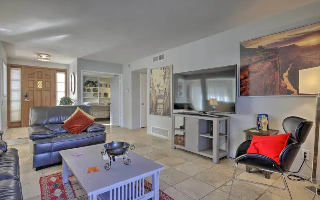 photo 3 of Sun Deck, Hot Tub & Kayak: Lakefront Tempe House
