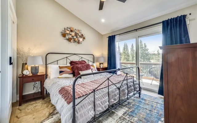 photo 5 of Tenmile Viewhouse 2 Bedroom Townhouse by Redawning