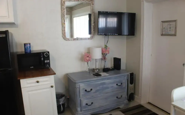 photo 3 of Terrace Park Suites Old Northeast by Tech Travel