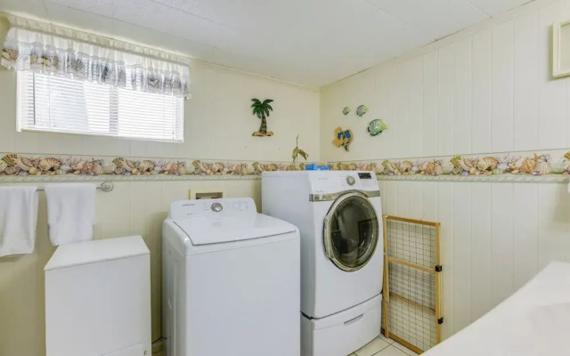 photo 3 of 2 Blocks to Bay: Misty Harbor Rockport Home