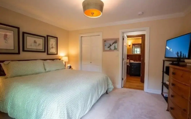 photo 4 of Texas Townhome Condos - 3 Minutes Walk to Gondola by RedAwning