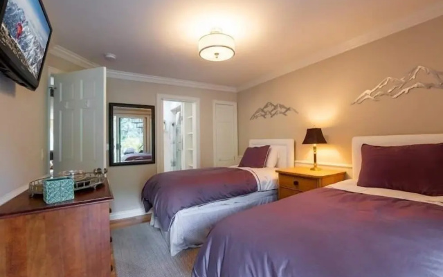 photo 5 of Texas Townhome Condos - 3 Minutes Walk to Gondola by RedAwning
