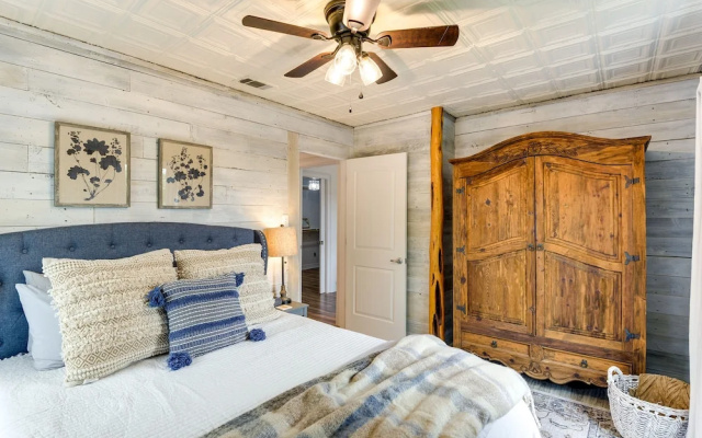 photo 2 of Texas Vacation Rental w/ Lake Granbury Views!