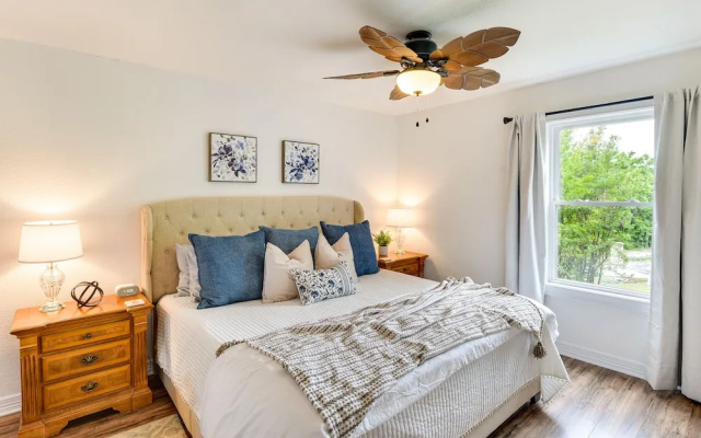 photo 3 of Texas Vacation Rental w/ Lake Granbury Views!