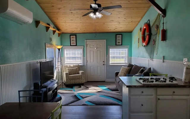 photo 5 of Nautical That One Apartment Near City Attractions by Redawning