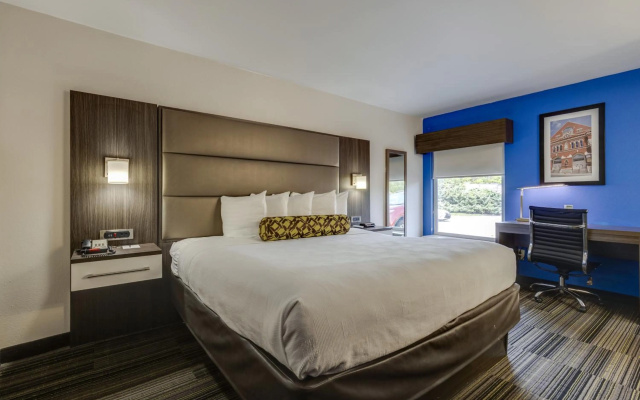 photo 3 of The Alexis Inn & Suites - Nashville Airport
