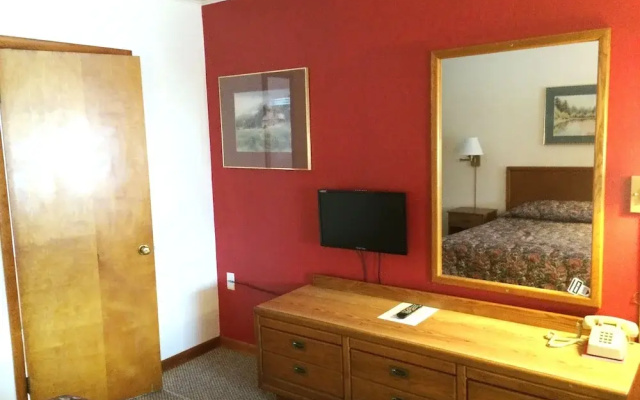 photo 3 of The Alpine Lodge