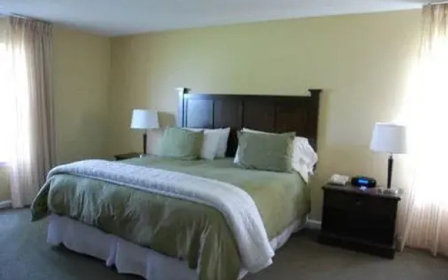 photo 4 of The Ambassador Inn and Luxury