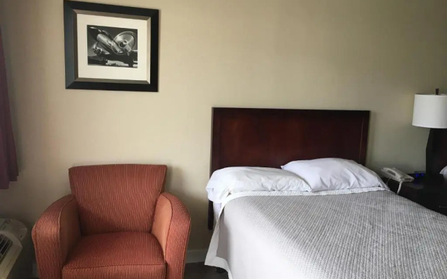 photo 3 of Ambassador Inn And Suites