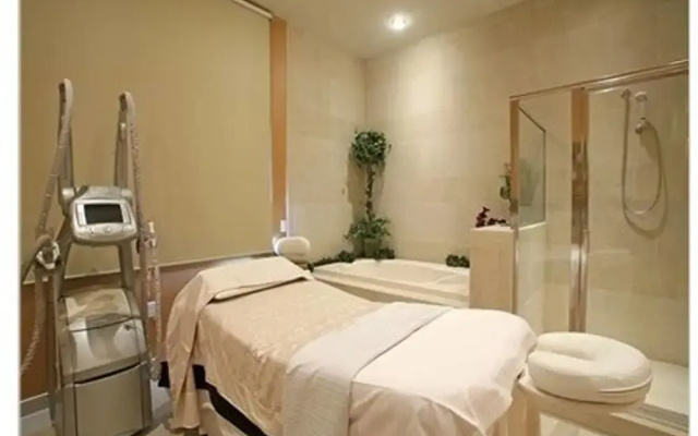 photo 2 of The Art of Modern  Living - Oversized Condo Apartment 3 BestStayz.1