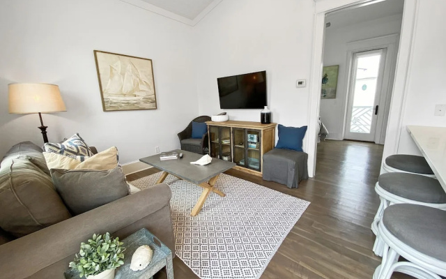 photo 2 of The At Rosemary Carriage House 1 Bedroom Villa by Redawning