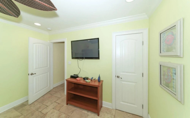 photo 2 of The Bayfront Apartment 6