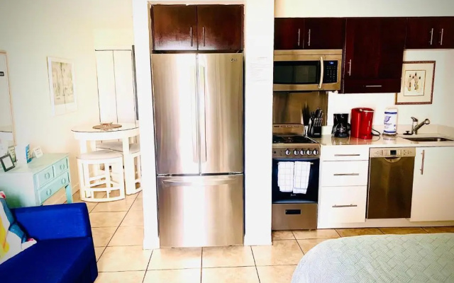 photo 2 of The Beach on Longboat Key - Studio 103 , 1 bdrm 225