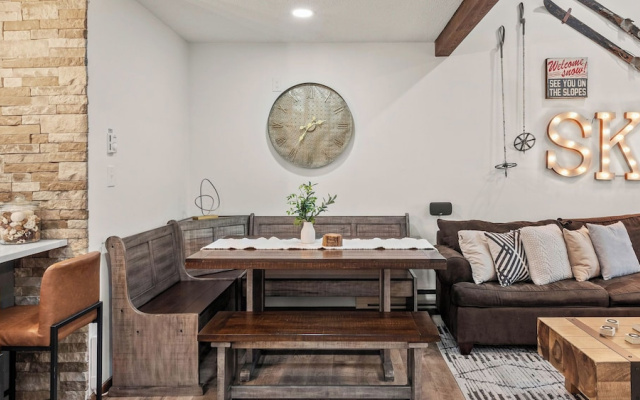 photo 2 of Prime Location on Camelback Mtn, Renovated w/ Movie & Game Room The Bear's Den