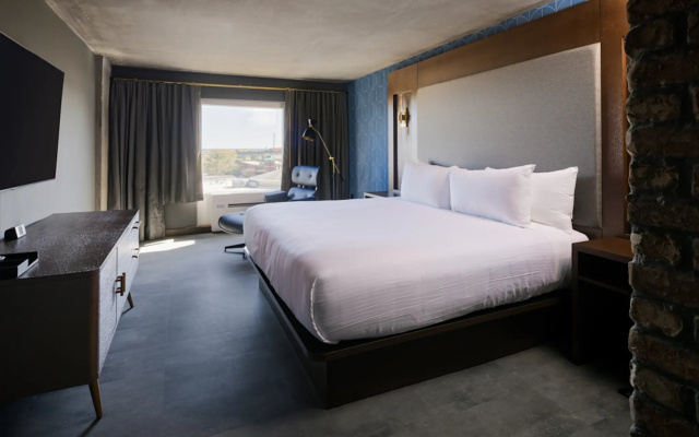 photo 3 of Bally's Baton Rouge Hotel