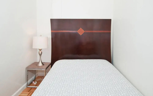 photo 3 of 1- 2 Bedroom Apt Midtown East 28 Street