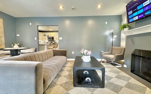photo 2 of The Beverly at Mt. Lebanon by Luxe PGH