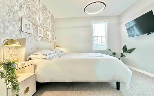 photo 4 of The Beverly at Mt. Lebanon by Luxe PGH