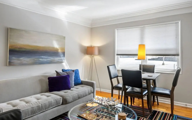 photo 2 of B2bb Enjoy a Full Kitchen in an Affordable Condo Near Peachtree Street