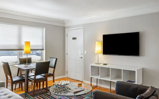 photo 4 of B2bb Enjoy a Full Kitchen in an Affordable Condo Near Peachtree Street