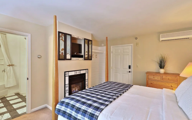 photo 4 of The Birch Ridge: 3 Guest Rooms W/ Ensuite Baths, Fireplaces, Jacuzzi Tubs, Hot Tub & More! Block C 3 Bedroom Home