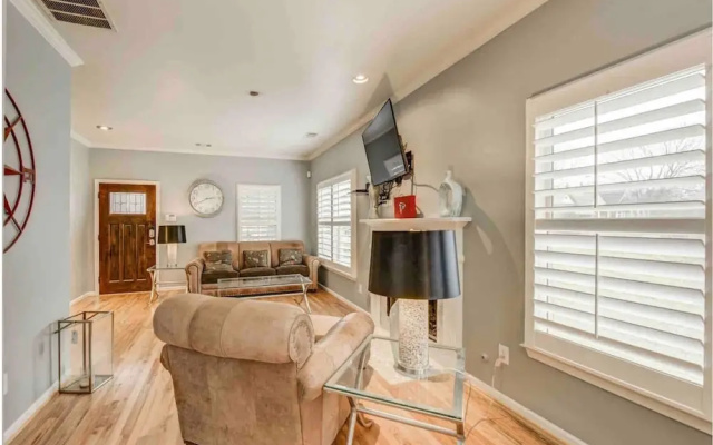 photo 3 of The Blue : Gourmet Kitchen, Near Downtown 3 Bedroom Duplex