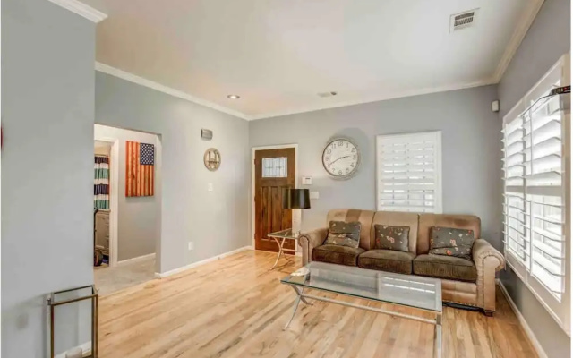 photo 4 of The Blue : Gourmet Kitchen, Near Downtown 3 Bedroom Duplex