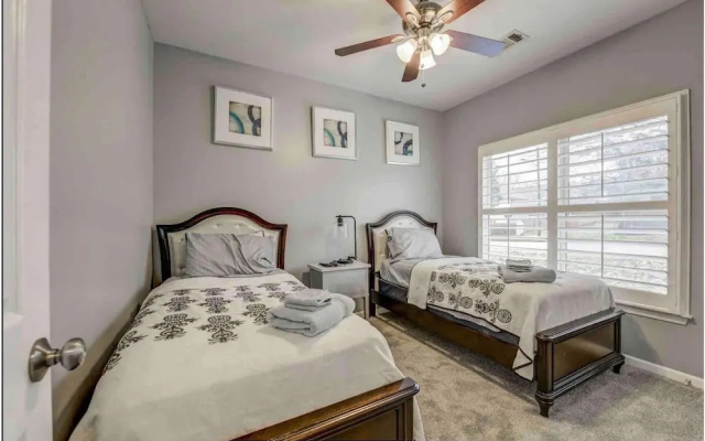 photo 5 of The Blue : Gourmet Kitchen, Near Downtown 3 Bedroom Duplex