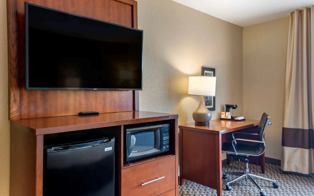 photo 3 of Comfort Inn & Suites Blue Ridge