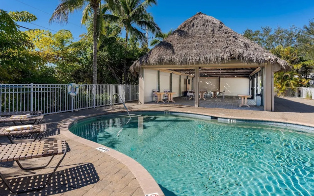 photo 5 of ~the Bonita Paddle Efficiency~ Your Home Away From Home In Paradise 1 Bedroom Condo by RedAwning