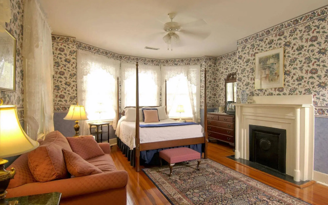 photo 3 of The Cannonboro Inn