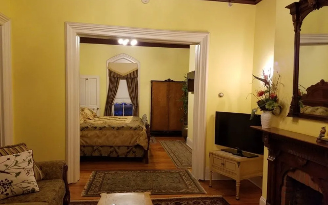 photo 2 of The Carriage House Inn