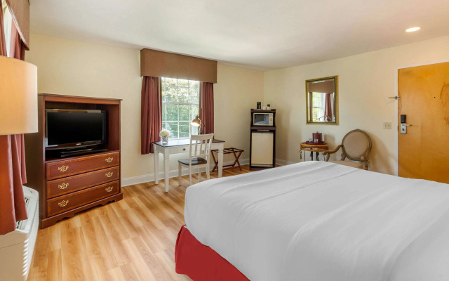 photo 3 of The Carriage House Inn Newport