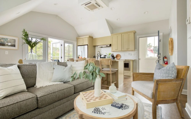 photo 5 of The Carriage Suite Buyout by AvantStay 2 Home Buyout w 8bdr in Historic DT w Hot Tub