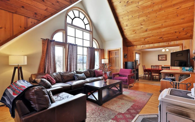 photo 2 of The Chalet On West Park: Ski Chalet For Families, Close To Resort 5 Bedroom Chalet