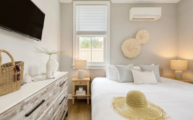 photo 5 of The Chapel Carriage House Suite B by AvantStay Gorgeous Character Home in Historic DT w Hot Tub