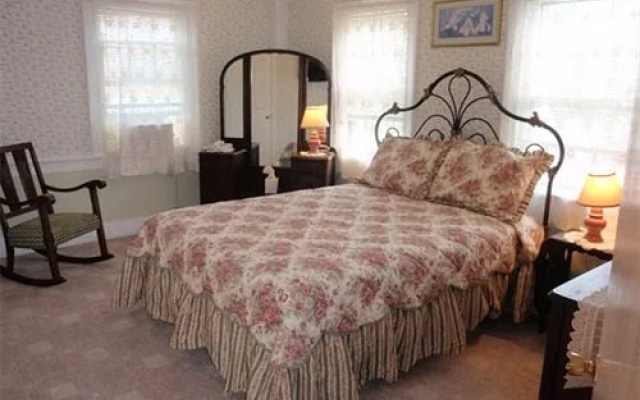 photo 3 of Chapman Inn