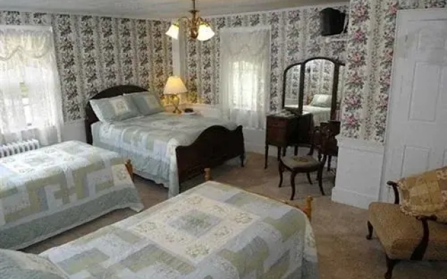 photo 5 of Chapman Inn