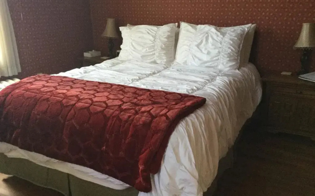 photo 2 of The Charleston Inn