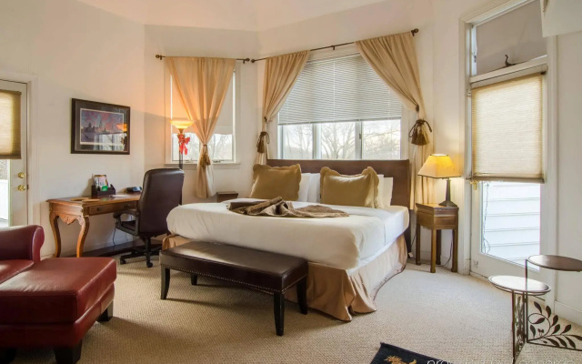 photo 2 of The Columbia Inn at Peralynna Manor