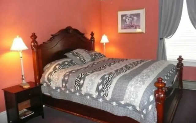 photo 2 of The Continental Inn